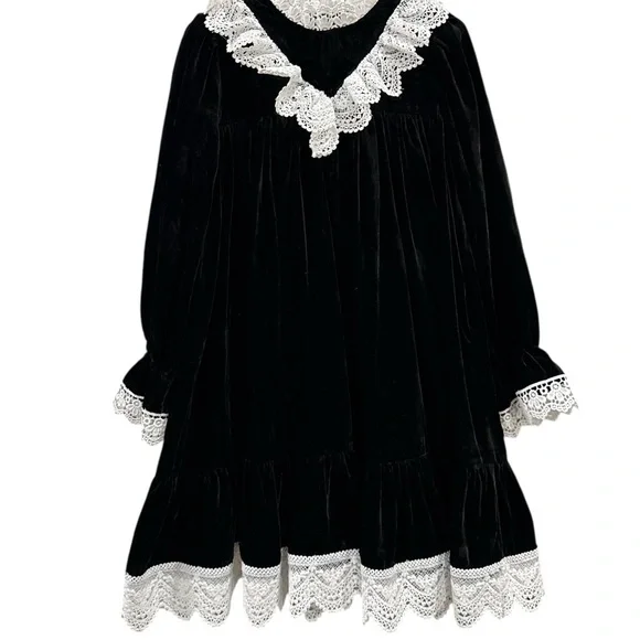 New Petite Amalie Girls Dress Size 5 black velvet white trim - greenwatershopping.com New Petite Amalie Girls Dress Size 5 black velvet white trim - greenwatershopping.com